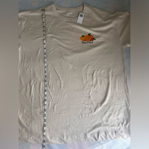 Old Navy Women's Oversized Graphic T-Shirt Size L NWT - Picture 3 of 5